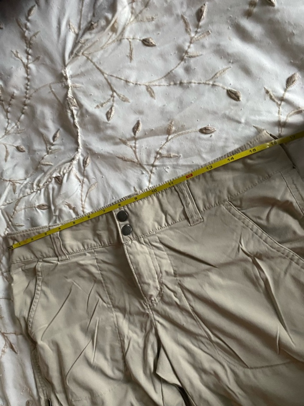 Columbia womens Light Tan Cargo capris - Picture 5 of 5